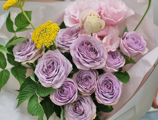 Bouquet of purple roses and pink lisianthus “Tenderness of the Moment” photo