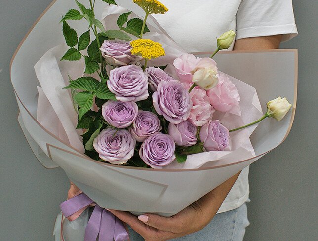 Bouquet of purple roses and pink lisianthus “Tenderness of the Moment” photo