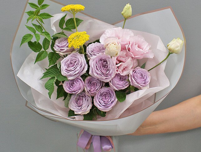 Bouquet of purple roses and pink lisianthus “Tenderness of the Moment” photo