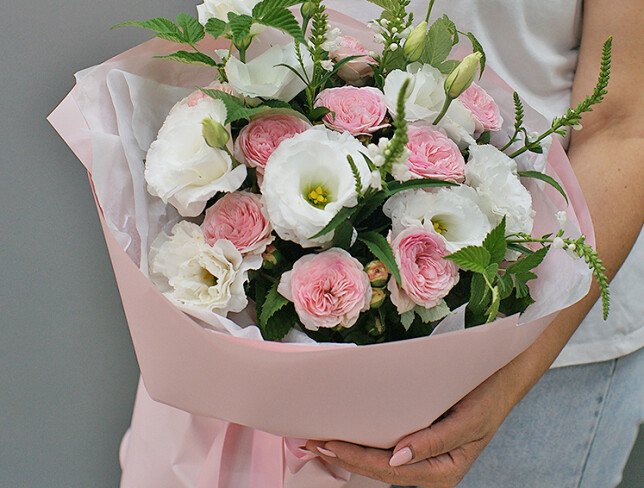 Bouquet of pink roses and eustoma "Fragile Happiness" photo
