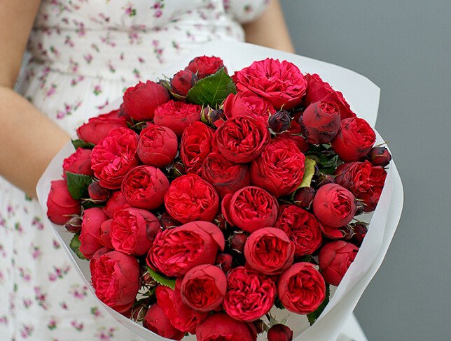 Buchet din trandafiri rosii de tip bujor „Red Piano” foto
