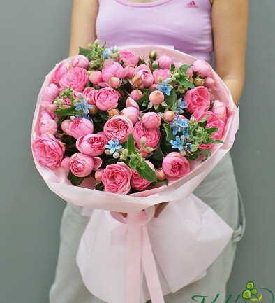 Buchet din trandafiri roz de tip bujor „Zimbet de vara” foto 394x433
