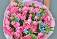 Buchet din trandafiri roz de tip bujor „Zimbet de vara” — foto 2