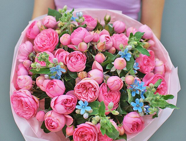 Buchet din trandafiri roz de tip bujor „Zimbet de vara” foto