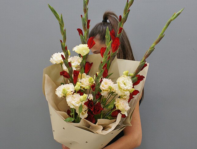 Bouquet of red gladioli and cream eustomas photo