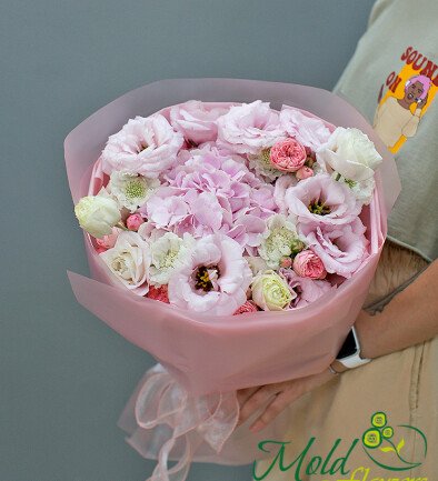 Bouquet of pink hydrangea, roses and eustoma photo 394x433