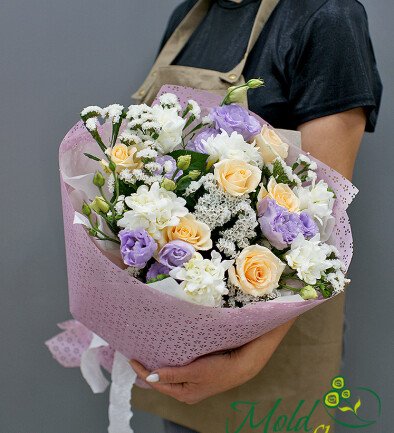 Bouquet of cream roses, white freesia, and eustoma photo 394x433