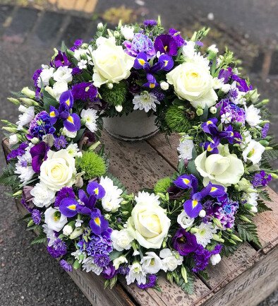 Funeral wreath with white and purple flowers (d=46) photo 394x433
