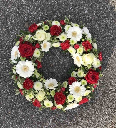 Funeral wreath of white and red flowers (d=46) photo 394x433