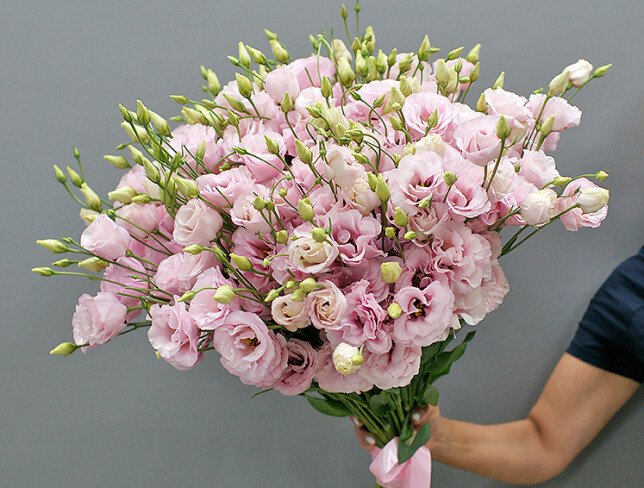 Buchet cu 51 eustoma roz foto