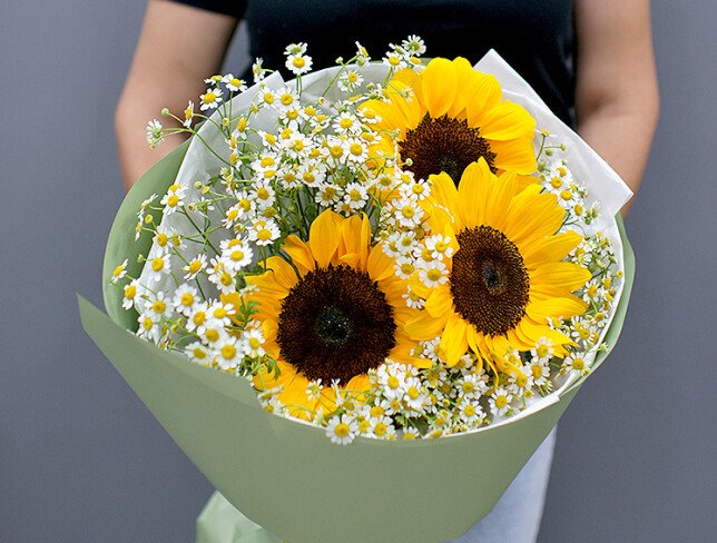 Bouquet of sunflowers and daisies photo