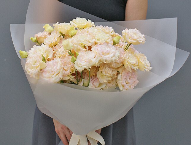 Bouquet of 11 creamy eustomas photo