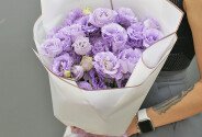 Bouquet of purple eustoma "Purple cloud" — photo 1