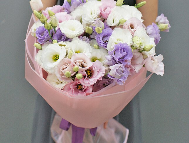 Buchet delicat din eustoma multicolora foto