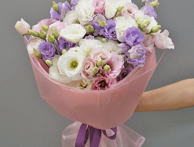 Buchet delicat din eustoma multicolora foto