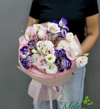 Buchet din eustoma multicolora „Melodia culorilor” foto 394x433