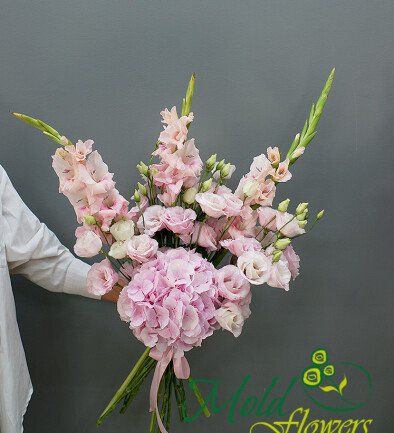 Bouquet with hydrangea, lisianthus, and pink gladiolus photo 394x433