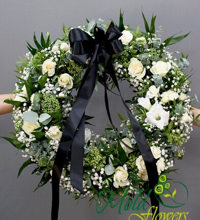 Funeral wreath of white roses and green chrysanthemums (d=46) photo 394x433