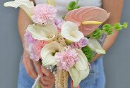 Buchet de mireasa din cale albe, anthurium, hortensie si amarant — foto 2