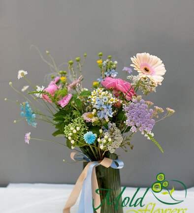 Buchet cu flori de camp + vaza verde foto 394x433