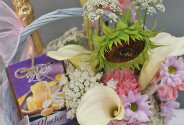Basket with white calla lilies, sunflower, sweets and champagne "Basket with joys" — photo 2