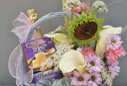 Basket with white calla lilies, sunflower, sweets and champagne "Basket with joys" — photo 3