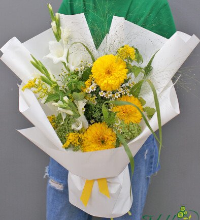 Buchet din floarea-soarelui, gladiole si romanite foto 394x433