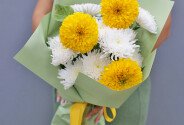 Buchet din crizanteme albe si floarea-soarelui galbene — foto 1