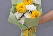 Buchet din crizanteme albe si floarea-soarelui galbene — foto 2
