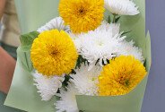 Buchet din crizanteme albe si floarea-soarelui galbene — foto 3