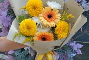 Buchet din floarea-soarelui galbene si gerbere — foto 5