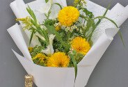 Set: Buchet din floarea-soarelui, gladiole si romanite si Vin spumant brut alb Cricova 0,75 l — foto 3