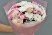 Bouquet of chrysanthemums, dianthus and Silva Pink roses “Sweet Harmony” — photo 1