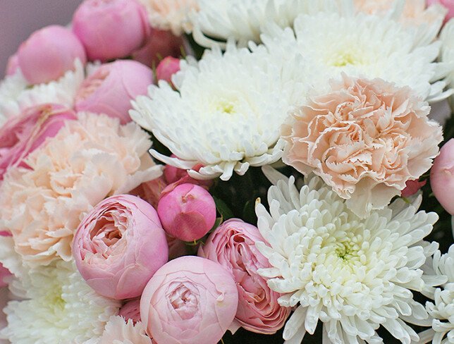 Bouquet of chrysanthemums, dianthus and Silva Pink roses “Sweet Harmony” photo
