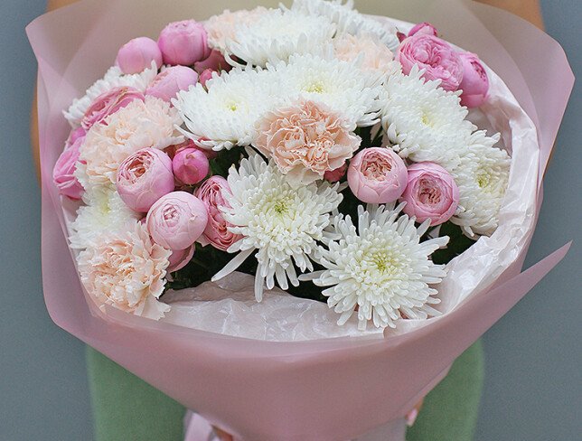 Bouquet of chrysanthemums, dianthus and Silva Pink roses “Sweet Harmony” photo