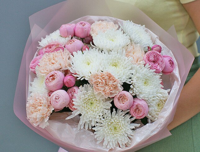Bouquet of chrysanthemums, dianthus and Silva Pink roses “Sweet Harmony” photo