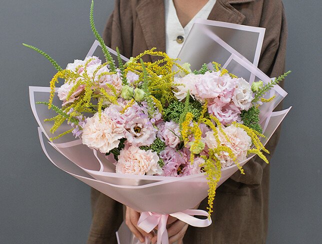 Bouquet of eustomas and dianthus “Wave of Tenderness” photo