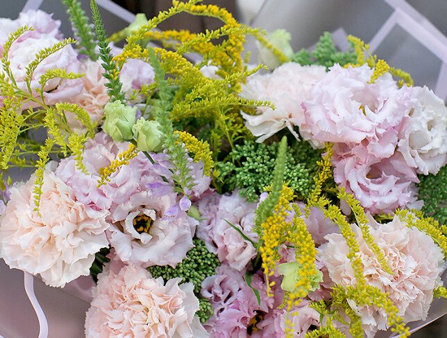 Bouquet of eustomas and dianthus “Wave of Tenderness” photo