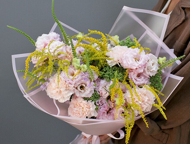 Bouquet of eustomas and dianthus “Wave of Tenderness” photo