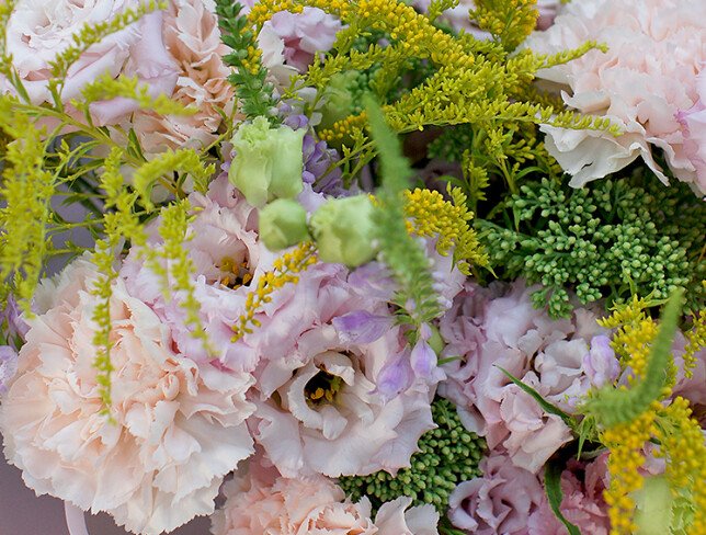 Bouquet of eustomas and dianthus “Wave of Tenderness” photo