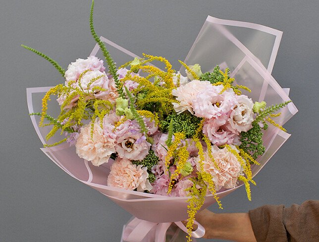 Bouquet of eustomas and dianthus “Wave of Tenderness” photo