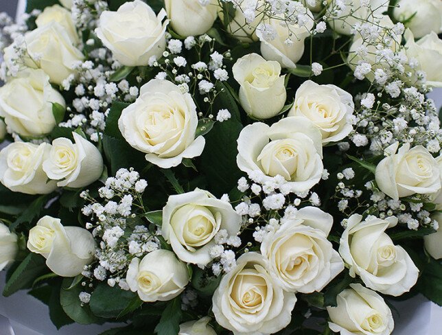 Bouquet of white roses and gypsophila "Beauty Inspiration" photo