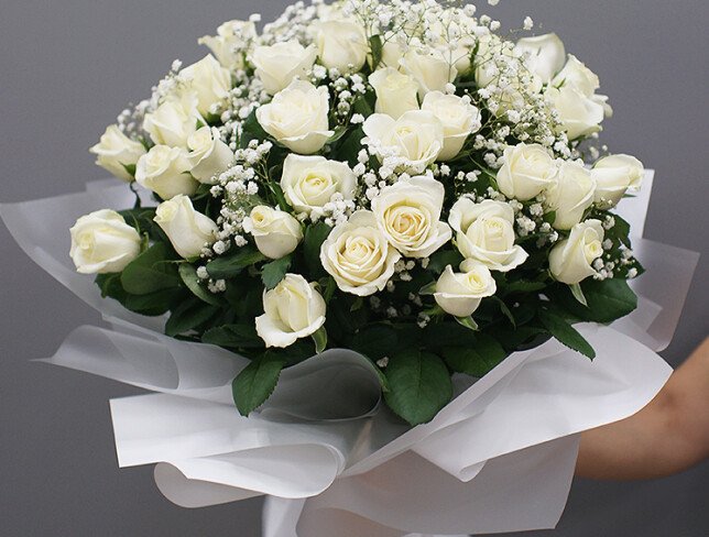 Bouquet of white roses and gypsophila "Beauty Inspiration" photo