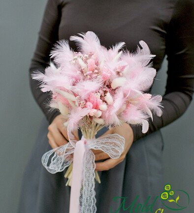 Bridal bouquet of dried flowers in pink shades photo 394x433