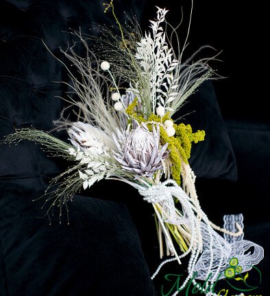Buchet exotic de mireasa din protea si flori uscate foto 394x433