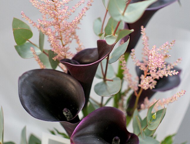 Buchet din cale „Accent negru” foto