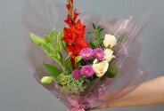 Buchet din trandafiri crem, crini si gladiole „Melodia sufletului” — foto 1