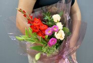 Buchet din trandafiri crem, crini si gladiole „Melodia sufletului” — foto 3