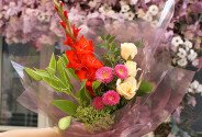 Buchet din trandafiri crem, crini si gladiole „Melodia sufletului” — foto 4