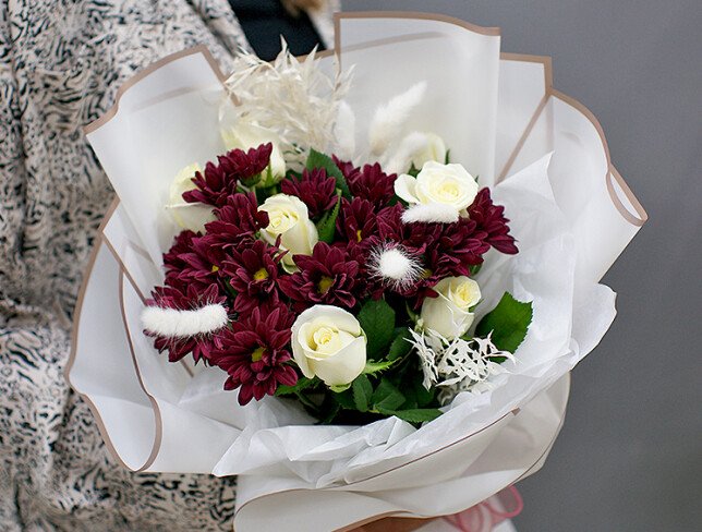 Bouquet of white roses and burgundy chrysanthemums photo